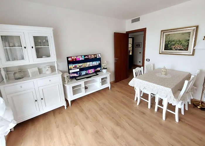 Sunset House アパート ペルレード