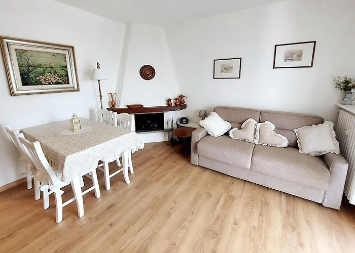 Sunset House アパート ペルレード